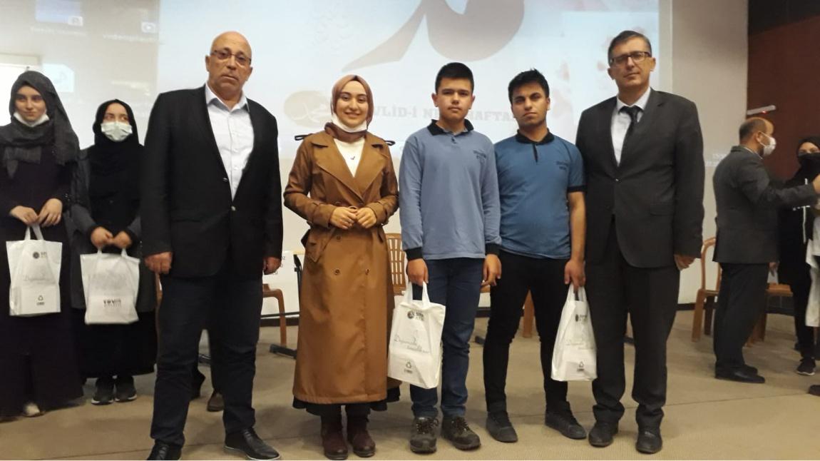 Öğrencilerimiz Nurullah CAN ve Enes SAYAR ilçemiz genelinde yapılan Siyeri Nebi Yarışmasında ilçe 3 üncüsü oldu.